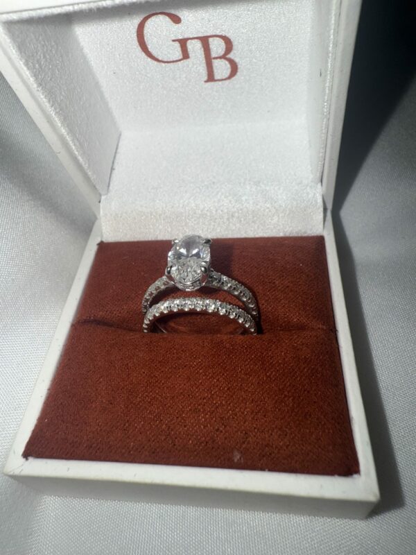 IGI 2.25 Carat F VS2 Oval Lab Grown Ring - Image 4