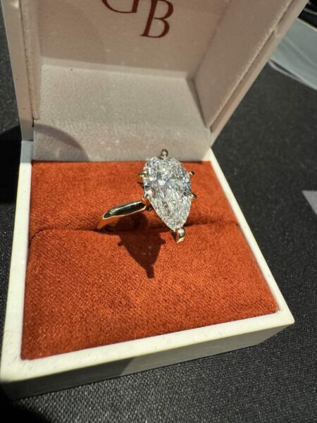 IGI 3.96 Carat E VS2 Pear Lab Grown Ring - Image 5