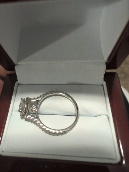 IGI 1.08 Carat D VS2 Cushion Lab Grown Ring - Image 2