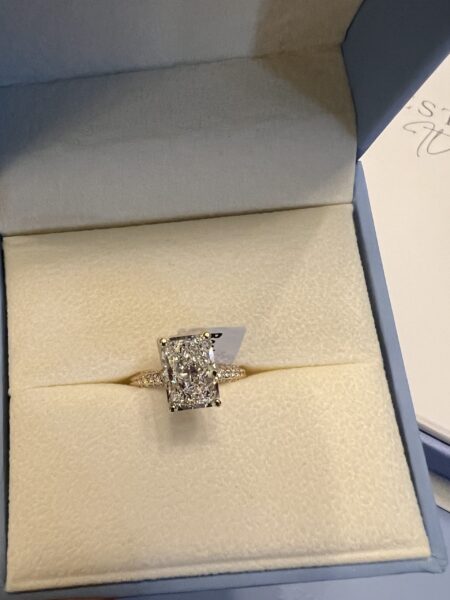IGI 3.04 Carat E VVS2 Radiant Lab Grown Diamond Ring