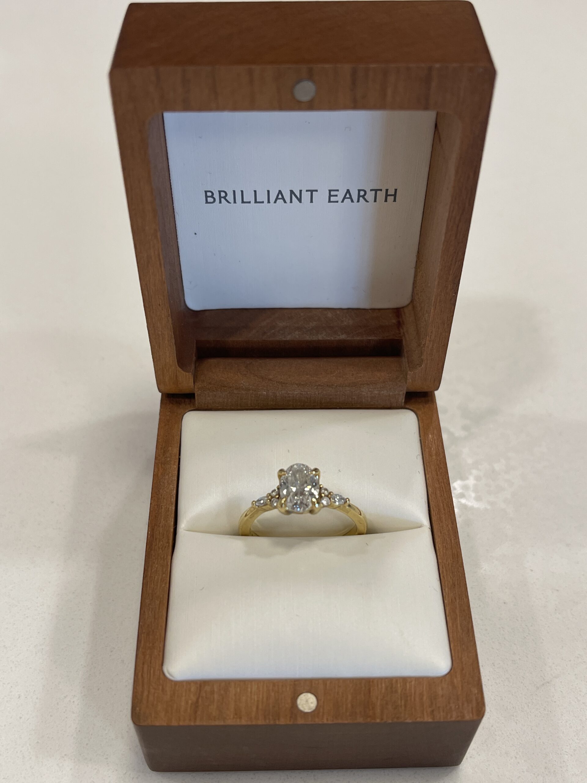 1 Carat E SI1 Oval Lab Grown Ring - Image 3