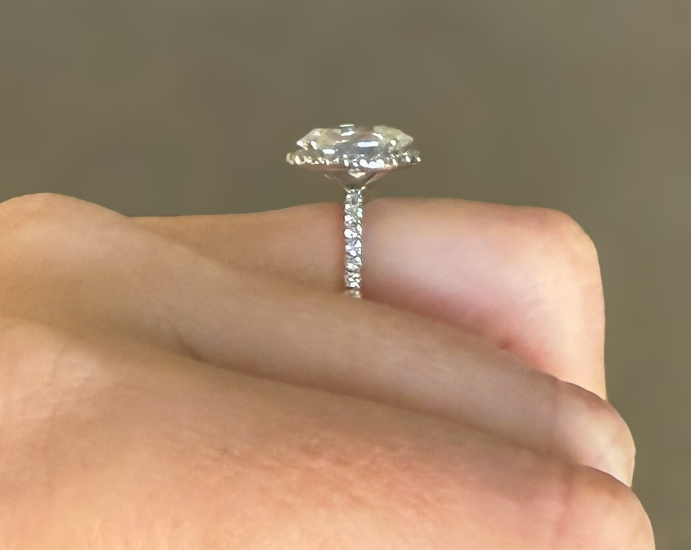 GSI 3.54 Carat F VS1 Oval Lab Grown Diamond Ring - Image 4