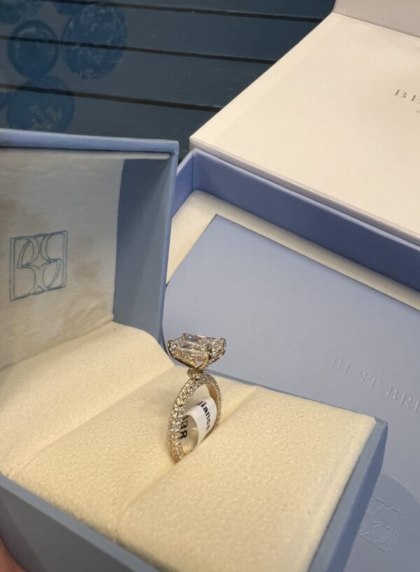 IGI 3.04 Carat E VVS2 Radiant Lab Grown Diamond Ring - Image 4