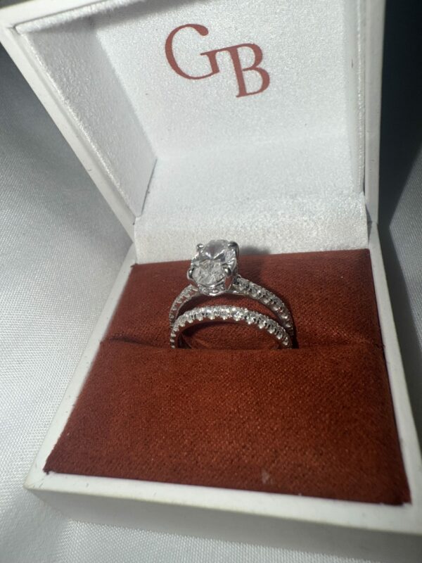 IGI 2.25 Carat F VS2 Oval Lab Grown Ring - Image 2