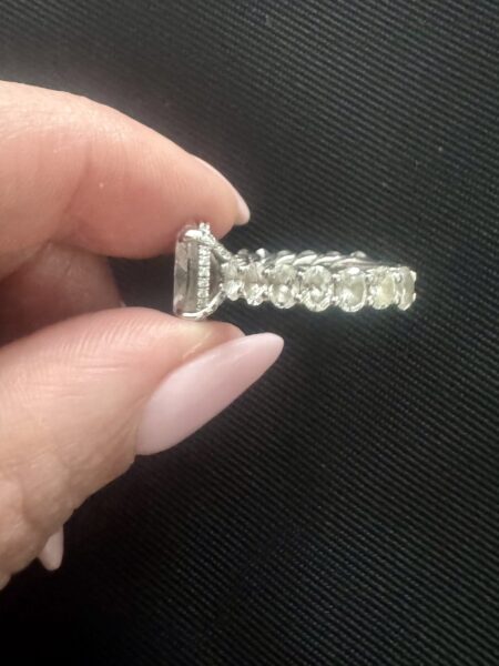 IGI 5.51 Carat E VS1 Oval Lab Grown Diamond Ring - Image 3