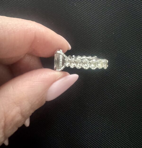 IGI 5.51 Carat E VS1 Oval Lab Grown Diamond Ring - Image 3