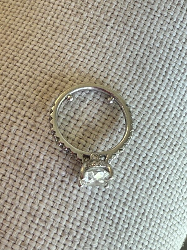 2.17 Carat G SI1 Oval Lab Grown Ring - Image 8