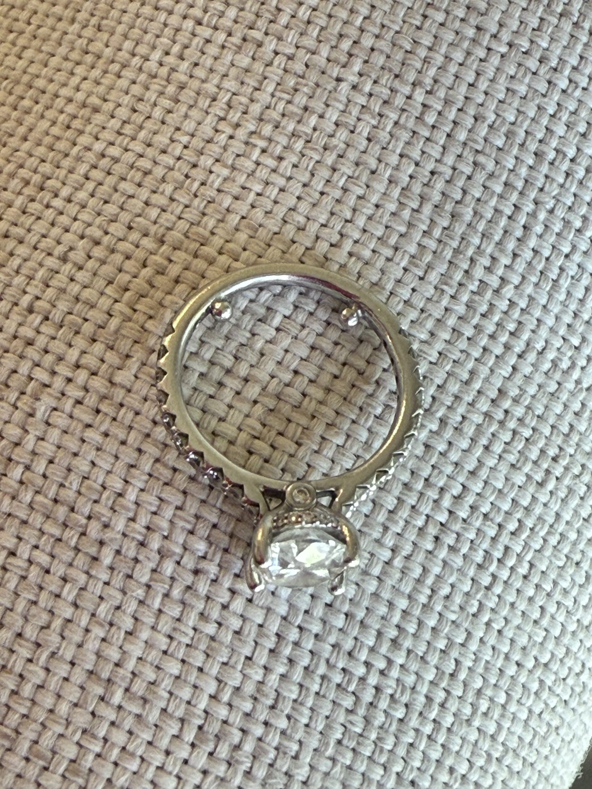 2.17 Carat G SI1 Oval Lab Grown Ring - Image 8