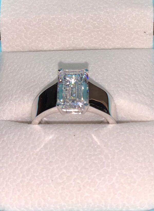 IGI 4.62 Carat D VVS2 Emerald Lab Grown Diamond Ring - Image 3