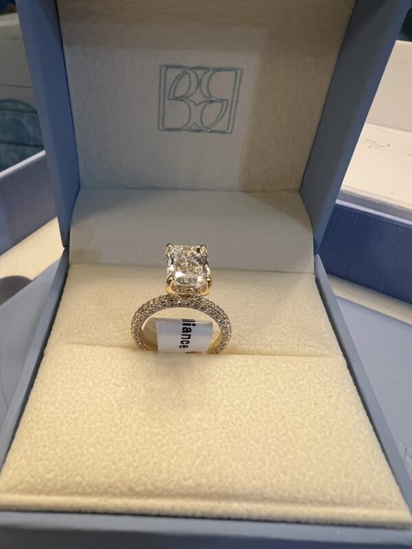 IGI 3.04 Carat E VVS2 Radiant Lab Grown Diamond Ring - Image 5