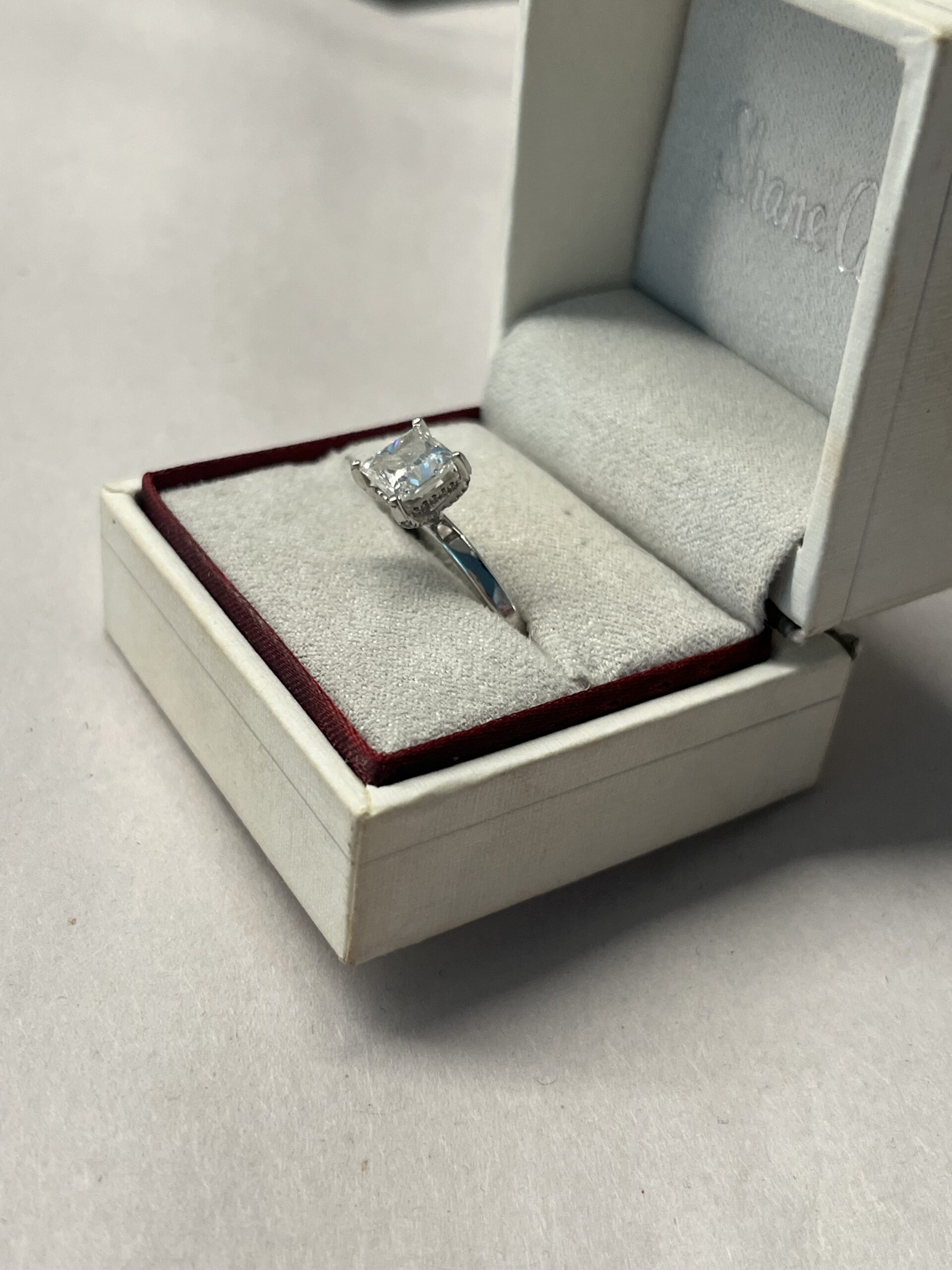 IGI 1.67 Carat F VS1 Princess Lab Grown Ring - Image 5