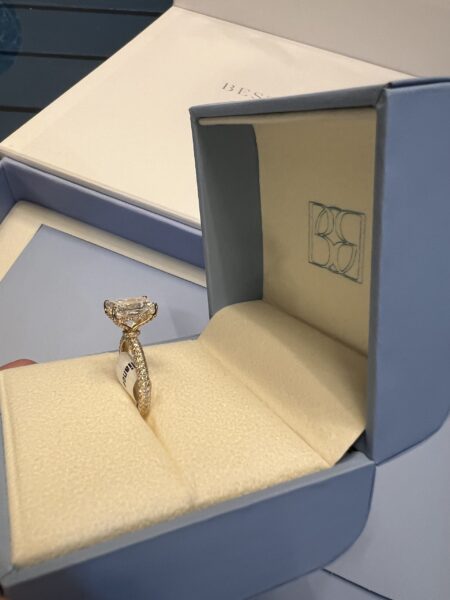 IGI 3.04 Carat E VVS2 Radiant Lab Grown Diamond Ring - Image 3