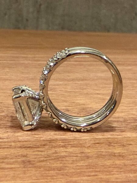 IGI 4.24 Carat G VVS2 Princess Lab Grown Ring - Image 7