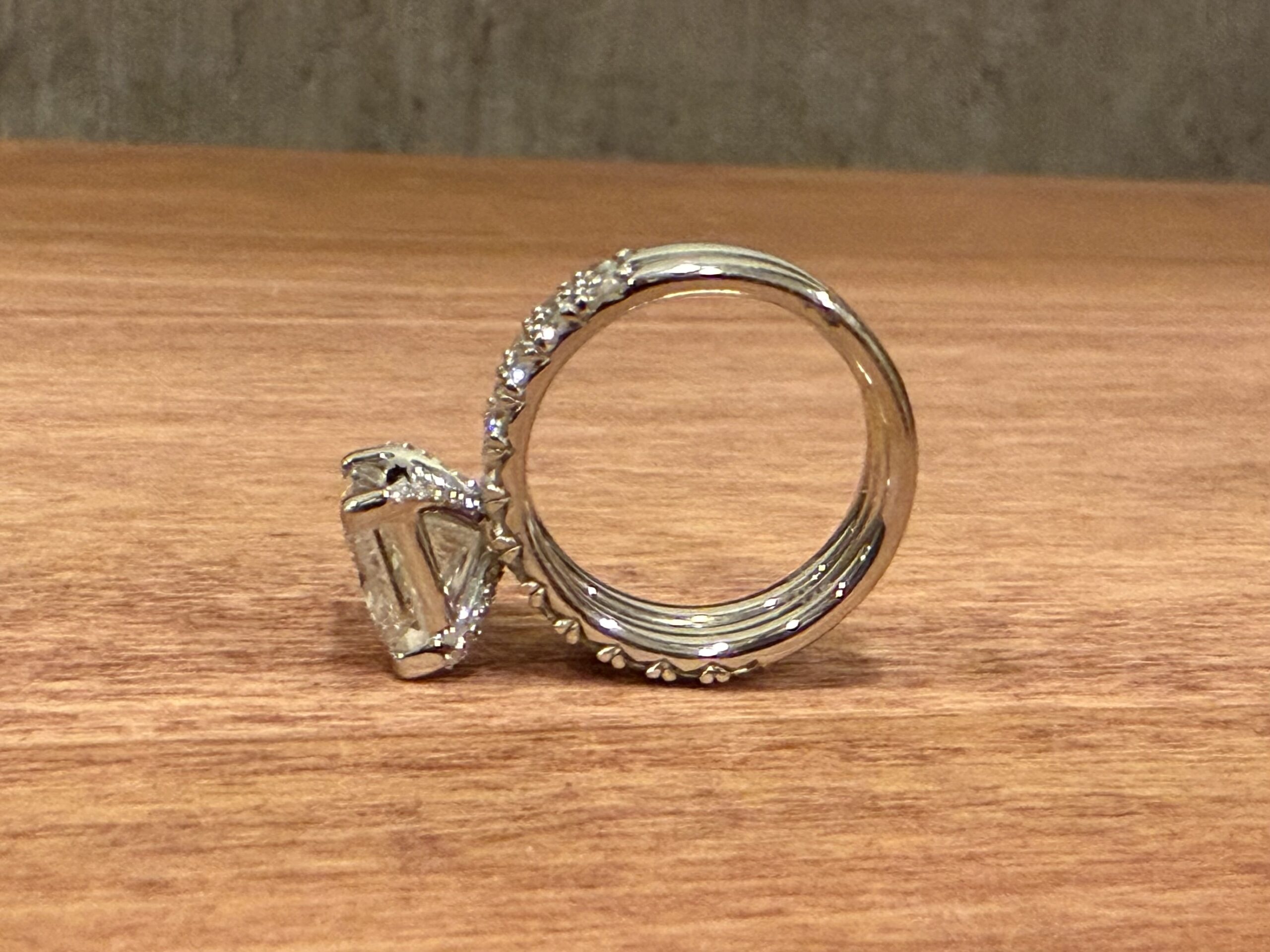IGI 4.24 Carat G VVS2 Princess Lab Grown Ring - Image 7
