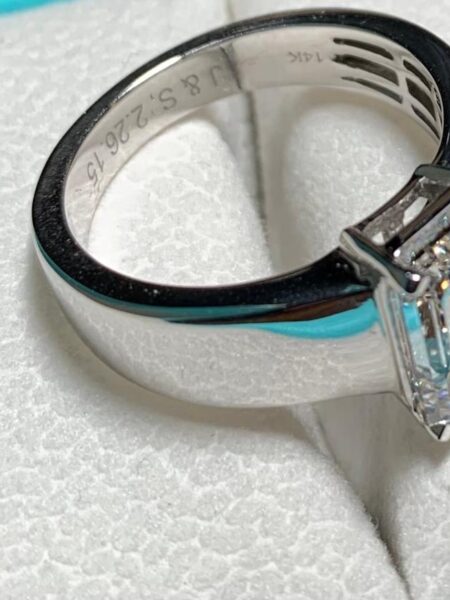 IGI 4.62 Carat D VVS2 Emerald Lab Grown Diamond Ring - Image 8