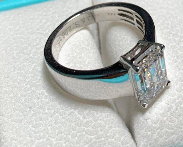 IGI 4.62 Carat D VVS2 Emerald Lab Grown Diamond Ring - Image 8