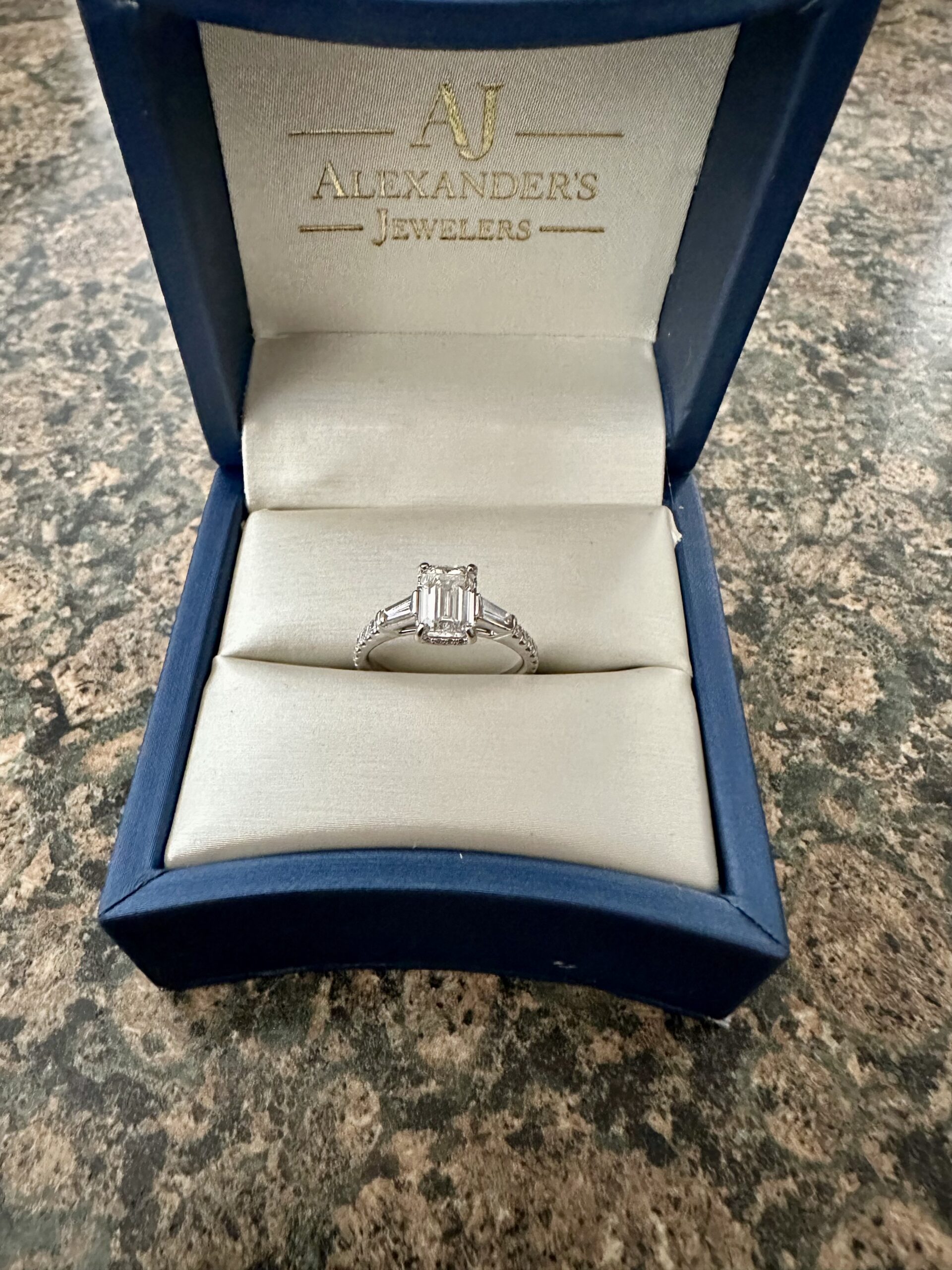 IGI 1.6 Carat E VS2 Emerald Lab Grown Ring - Image 2