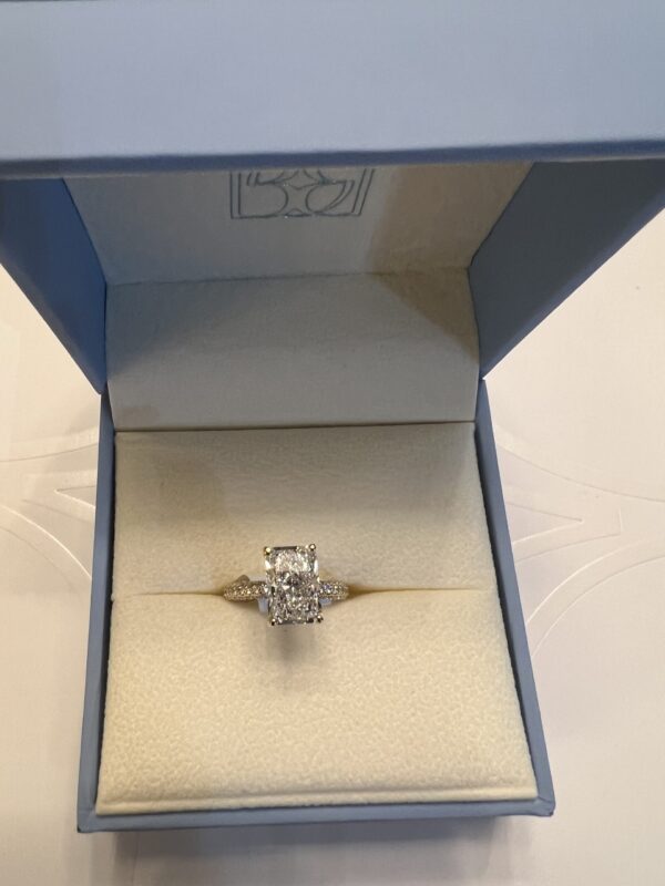IGI 3.04 Carat E VVS2 Radiant Lab Grown Diamond Ring - Image 6
