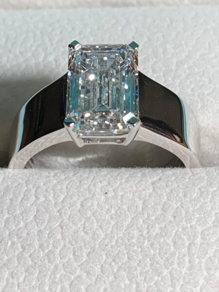 IGI 4.62 Carat D VVS2 Emerald Lab Grown Diamond Ring - Image 2