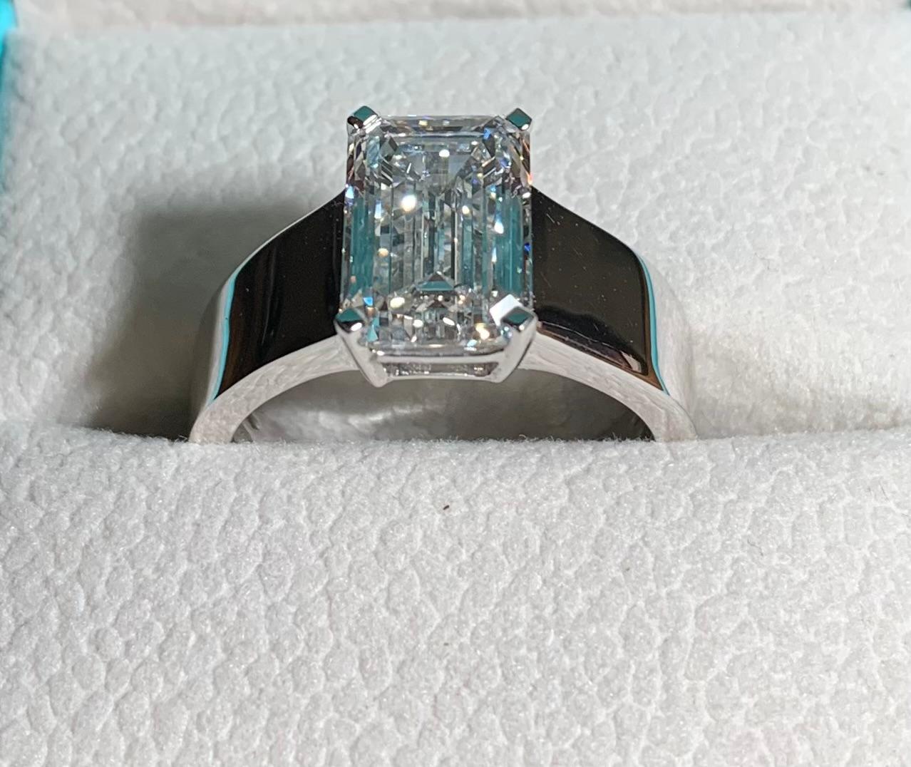 IGI 4.62 Carat D VVS2 Emerald Lab Grown Diamond Ring - Image 2