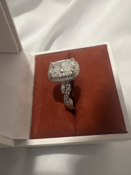 IGI 3.04 Carat F VS1 Cushion Lab Grown Diamond Ring - Image 3