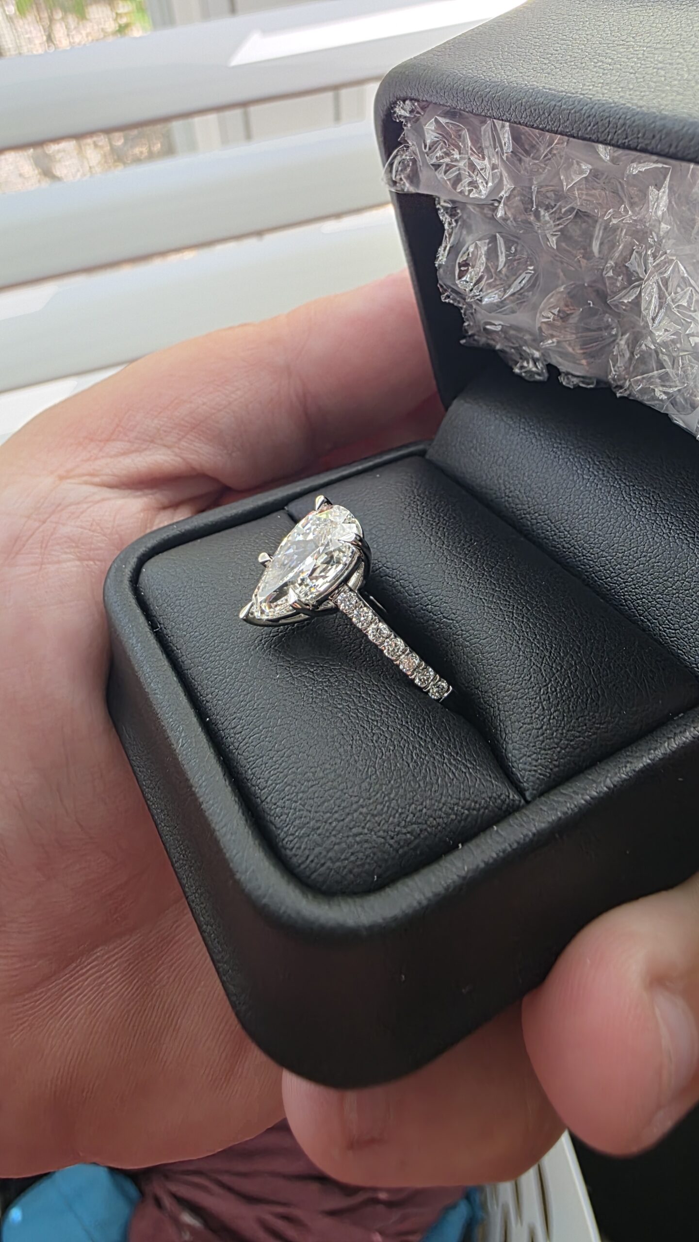 IGI 4.26 Carat E VVS2 Pear Lab Grown Ring - Image 2