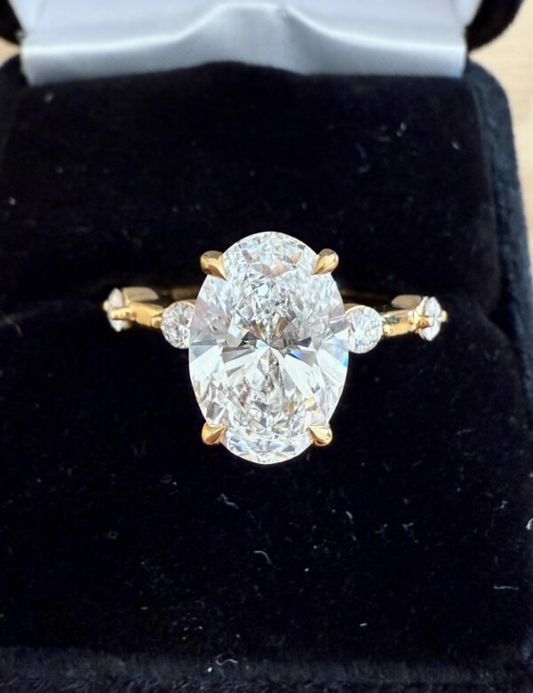 3.06 Carat E VVS2 Oval Lab Grown Ring - Image 1