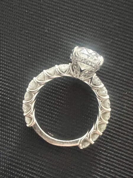 IGI 5.51 Carat E VS1 Oval Lab Grown Diamond Ring - Image 8