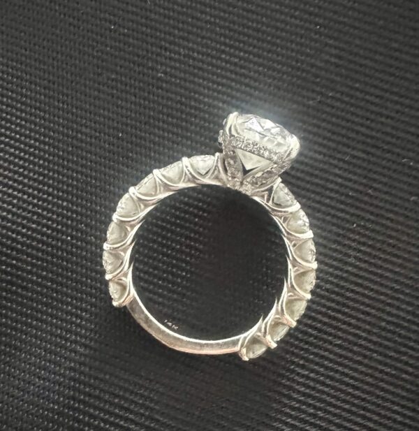 IGI 5.51 Carat E VS1 Oval Lab Grown Diamond Ring - Image 8
