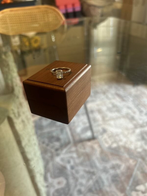 IGI 1.28 Carat F VS2 Radiant Lab Grown Ring - Image 4