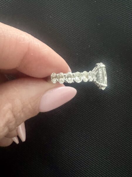 IGI 5.51 Carat E VS1 Oval Lab Grown Diamond Ring - Image 4
