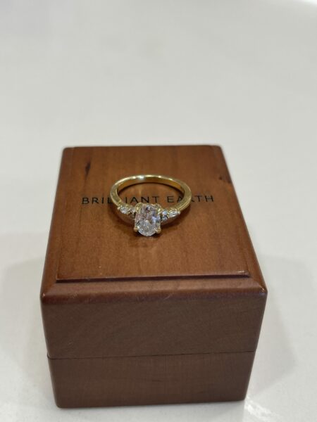 1 Carat E SI1 Oval Lab Grown Ring - Image 2