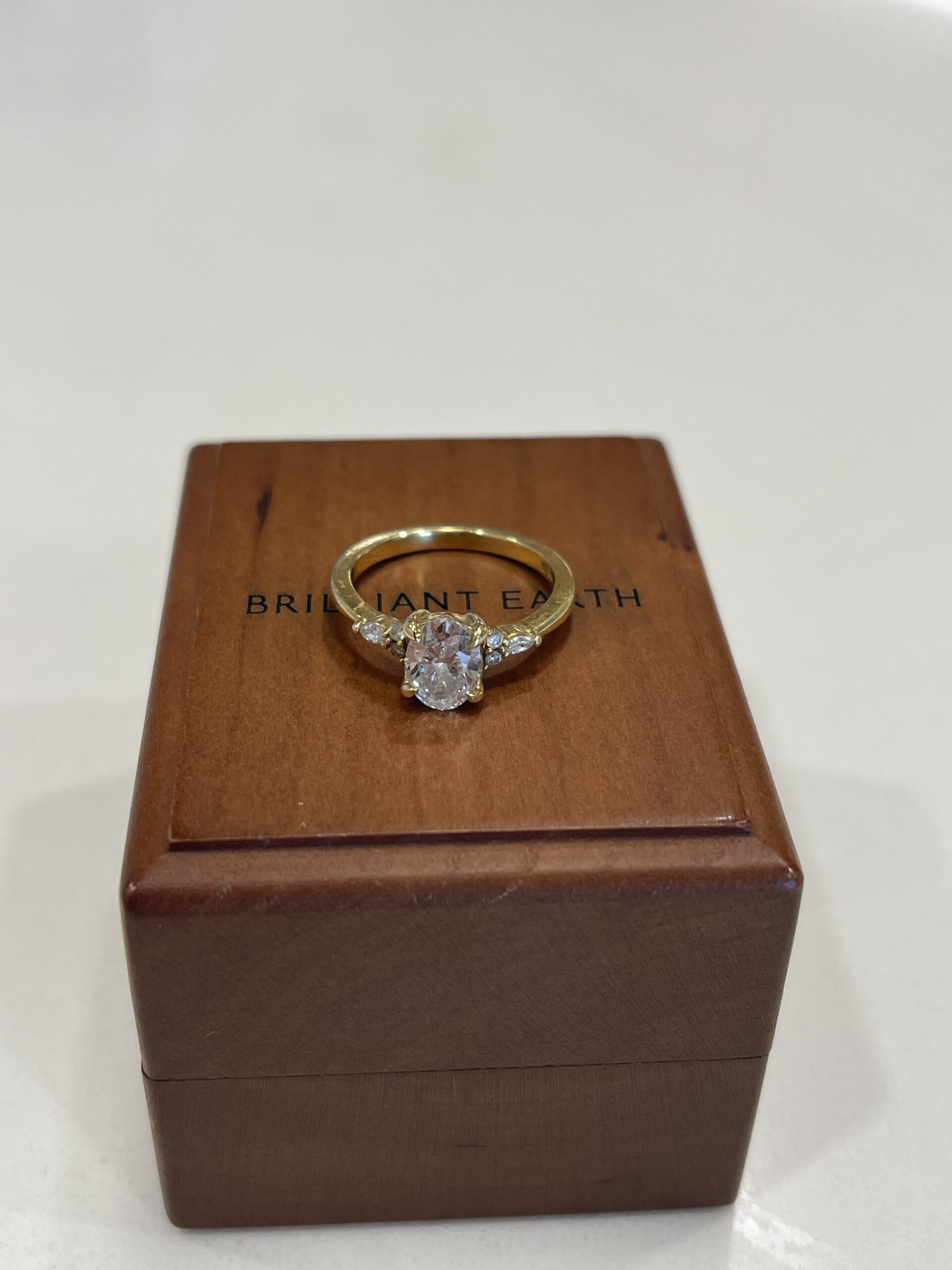 1 Carat E SI1 Oval Lab Grown Ring - Image 2