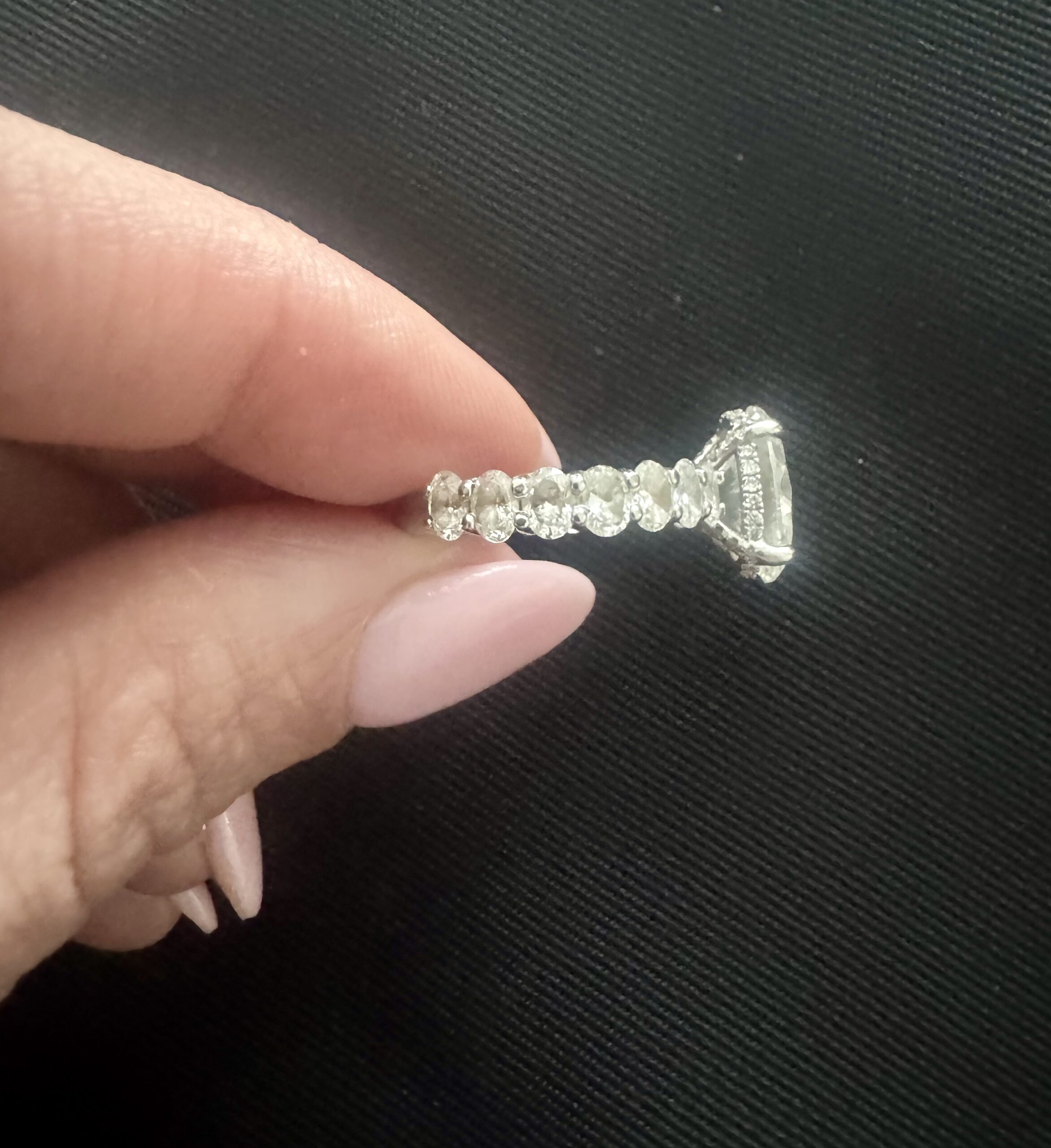 IGI 5.51 Carat E VS1 Oval Lab Grown Diamond Ring - Image 10
