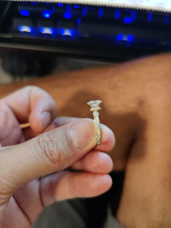 IGI 1 Carat D VS1 Oval Lab Grown Ring - Image 3