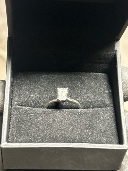 IGI 1.06 Carat D VVS1 Emerald Lab Grown Ring - Image 2