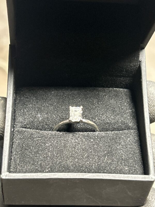 IGI 1.06 Carat D VVS1 Emerald Lab Grown Ring - Image 2