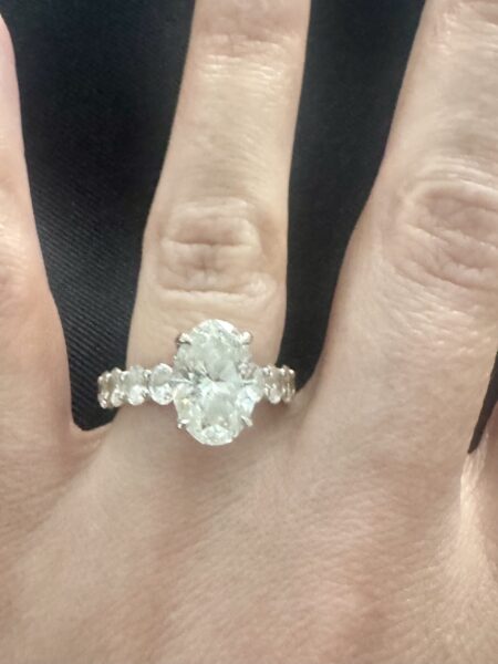 IGI 5.51 Carat E VS1 Oval Lab Grown Diamond Ring - Image 9
