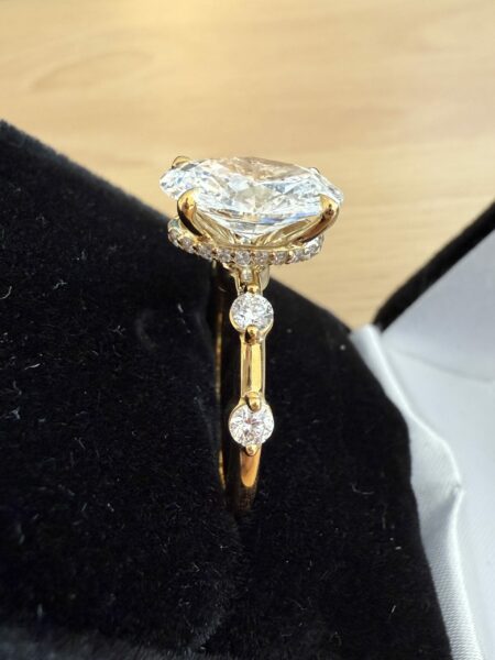 3.06 Carat E VVS2 Oval Lab Grown Ring - Image 3