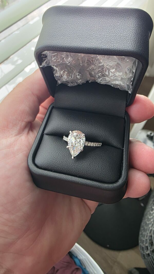 IGI 4.26 Carat E VVS2 Pear Lab Grown Ring - Image 1