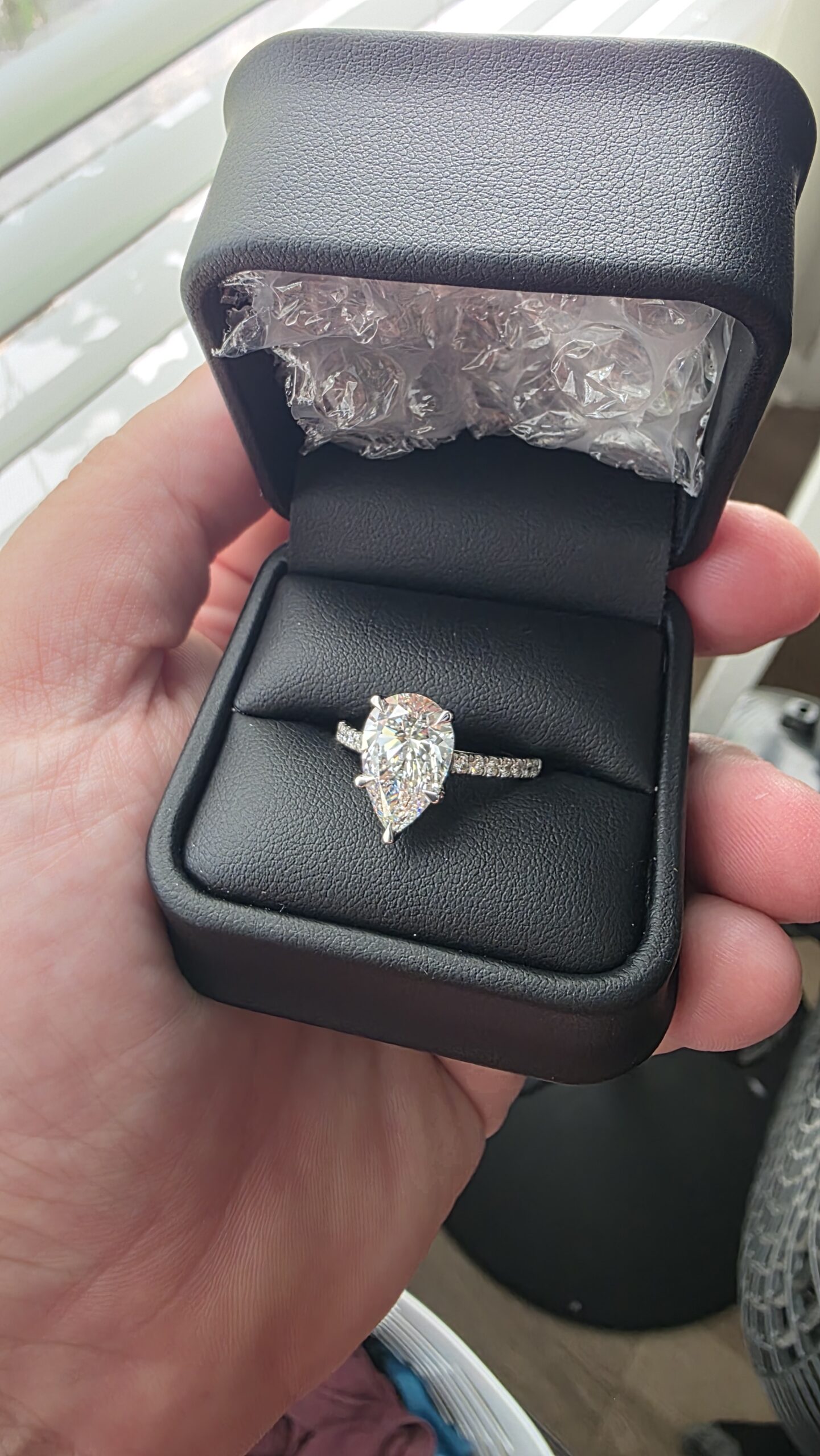 IGI 4.26 Carat E VVS2 Pear Lab Grown Ring - Image 1