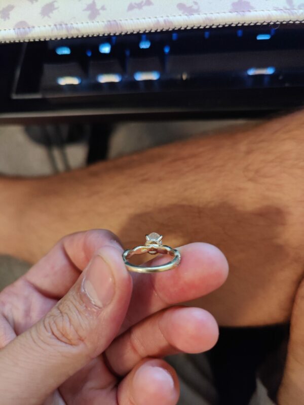 IGI 1 Carat D VS1 Oval Lab Grown Ring - Image 2