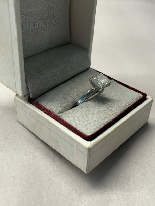 IGI 1.67 Carat F VS1 Princess Lab Grown Ring - Image 2