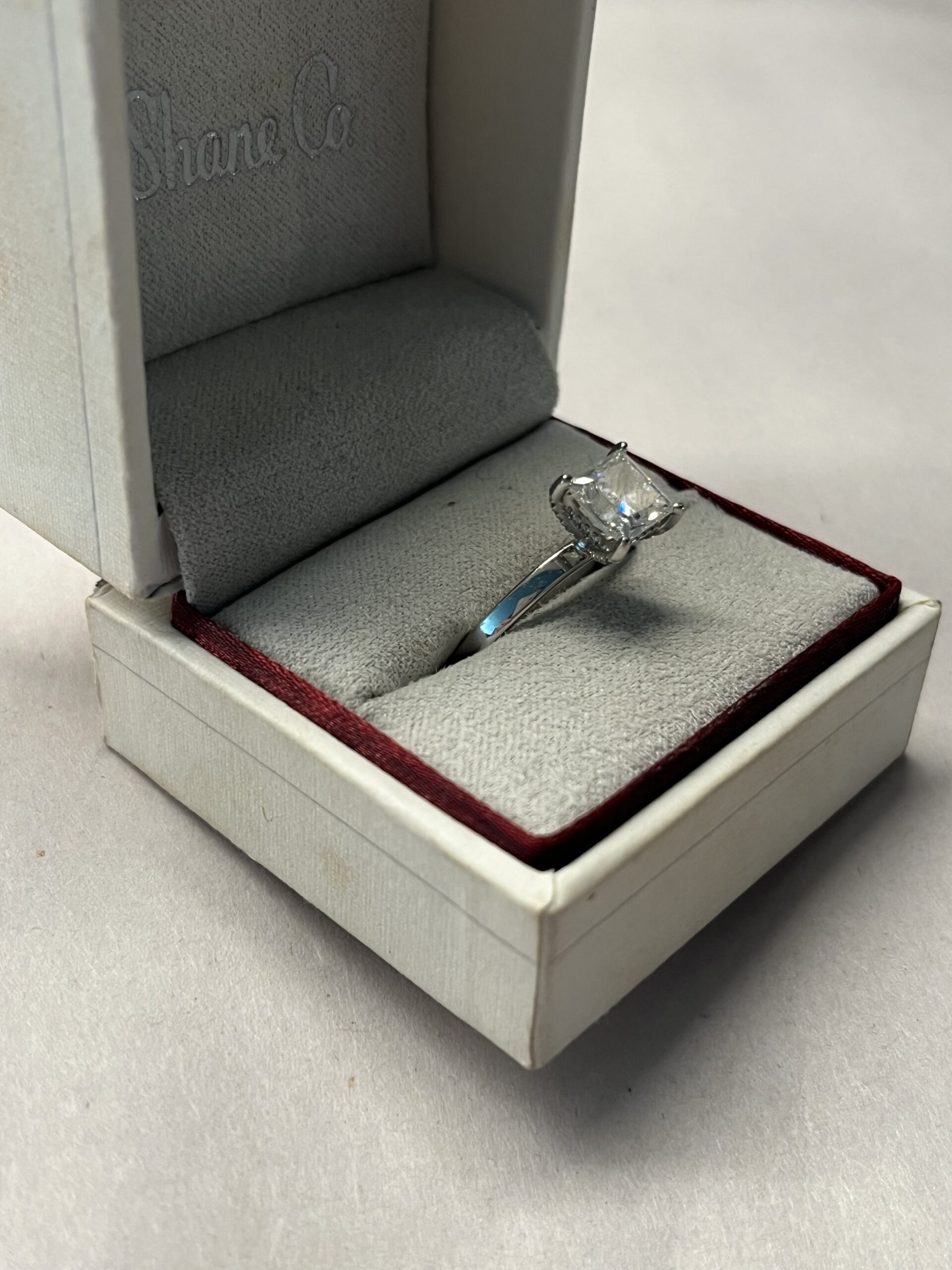 IGI 1.67 Carat F VS1 Princess Lab Grown Ring - Image 2