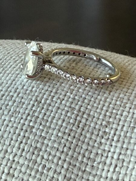 2.17 Carat G SI1 Oval Lab Grown Ring - Image 10