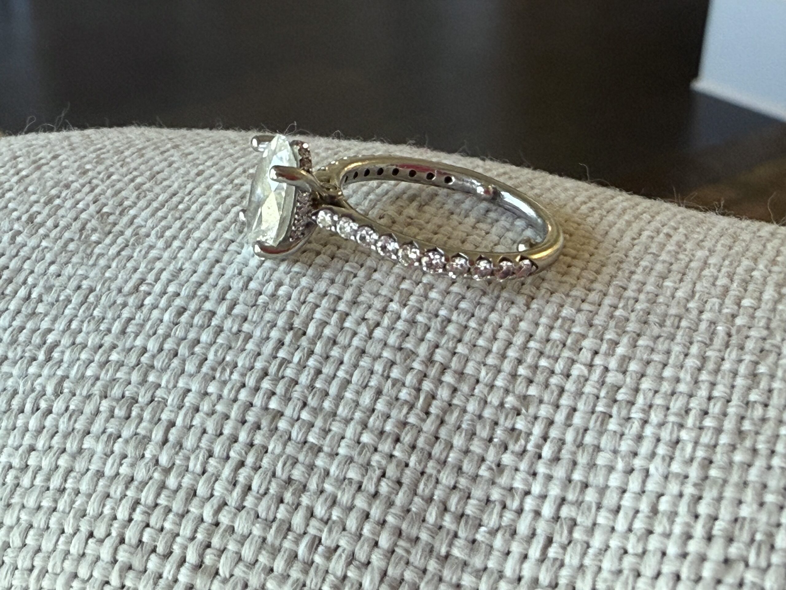2.17 Carat G SI1 Oval Lab Grown Ring - Image 10