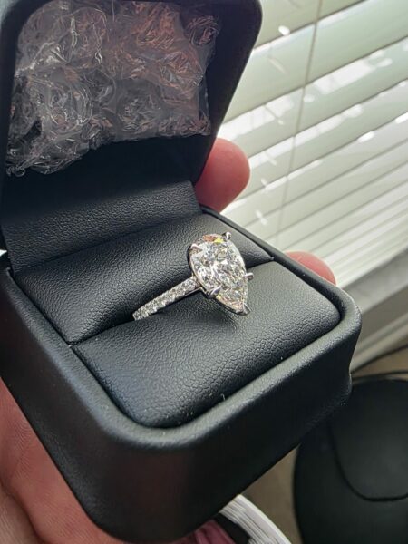 IGI 4.26 Carat E VVS2 Pear Lab Grown Ring - Image 3