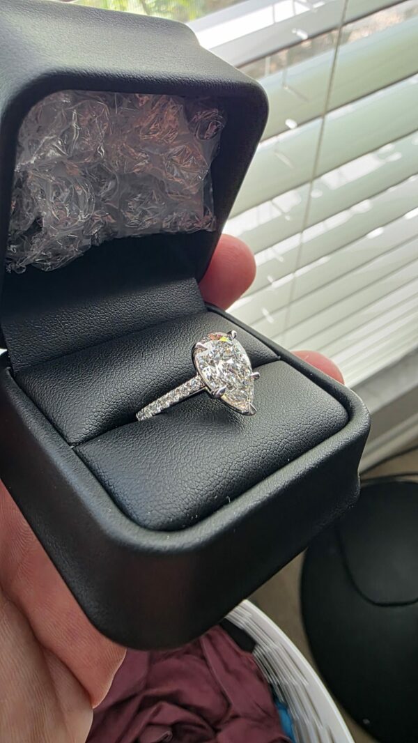 IGI 4.26 Carat E VVS2 Pear Lab Grown Ring - Image 3