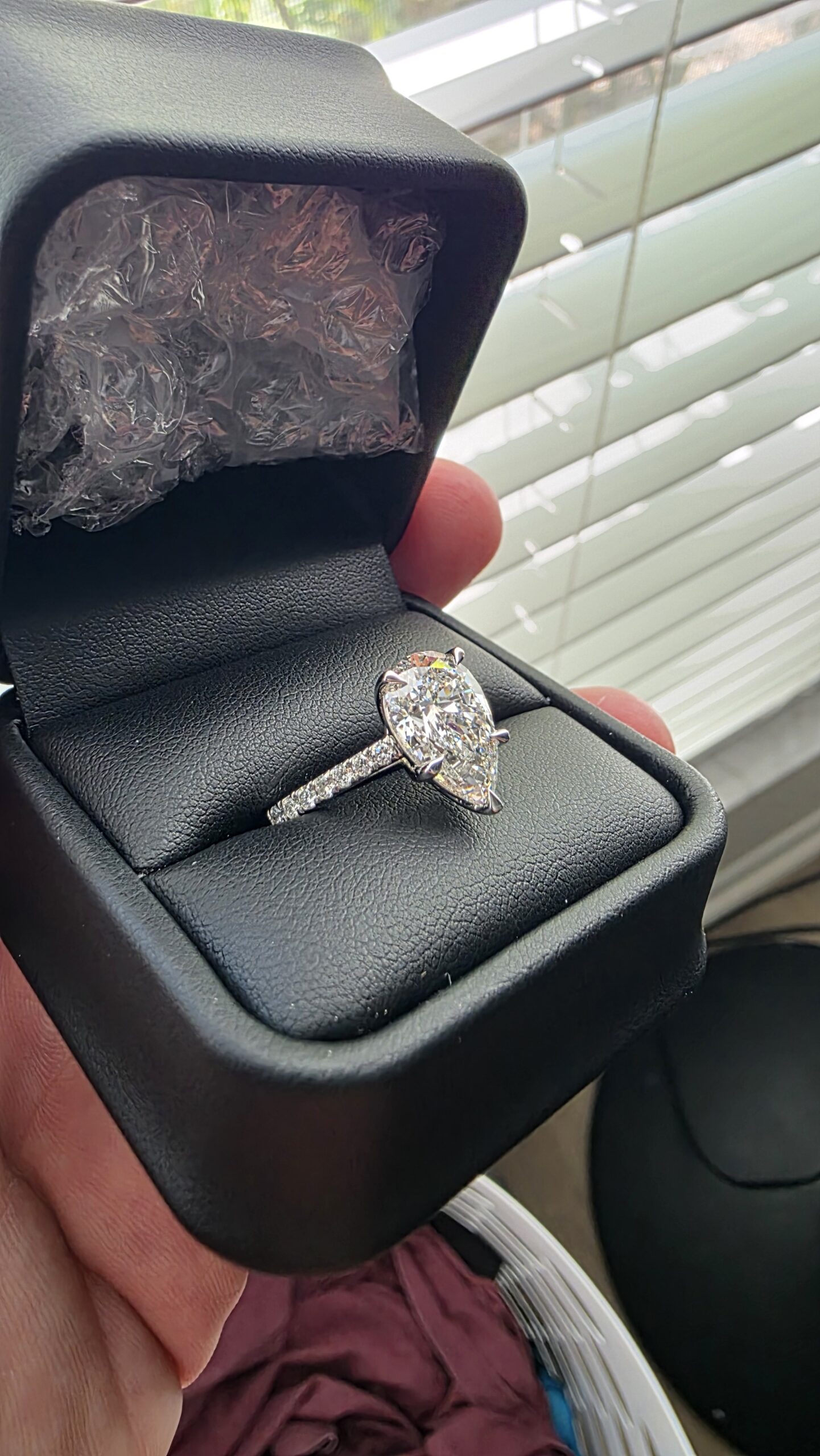 IGI 4.26 Carat E VVS2 Pear Lab Grown Ring - Image 3