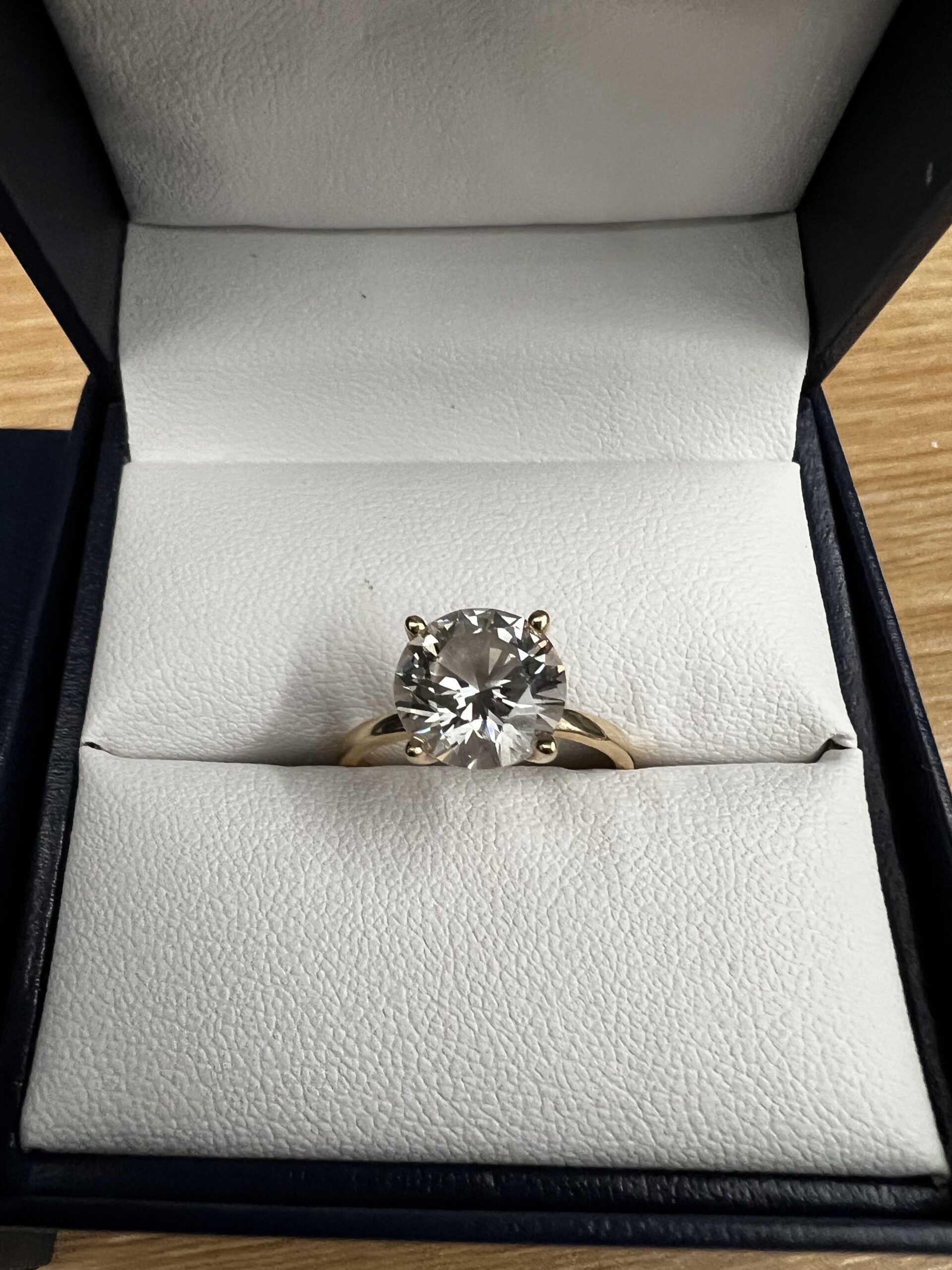 IGI 3.50 Carat H SI1 Round Lab Grown Diamond Ring - Image 8